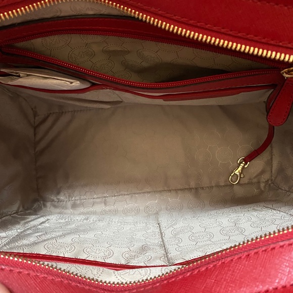 Michael Kors Selma Studded Large Red Bag $458 - Picture 9 of 9